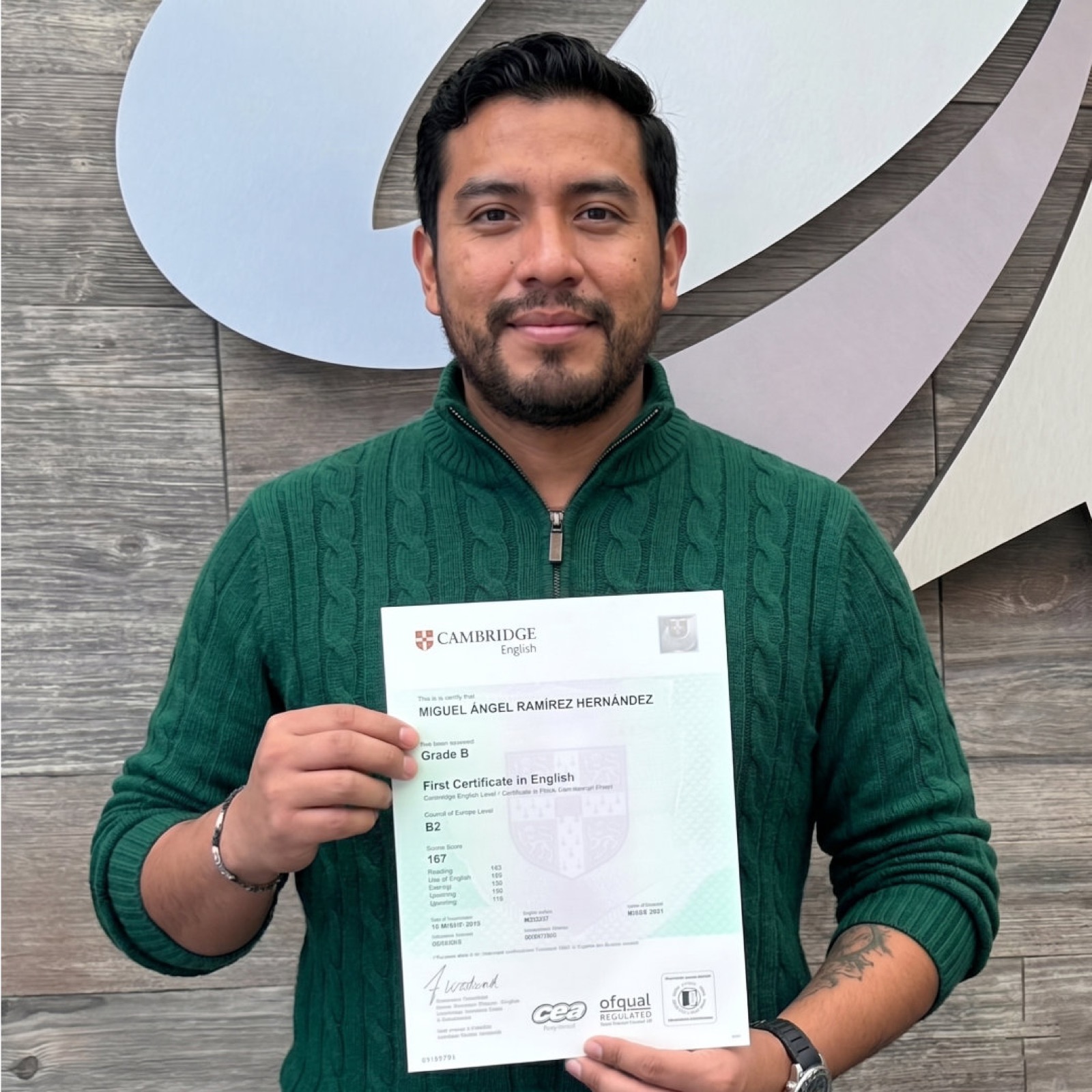 Alumnos Universal House — el sueño se vuelve real